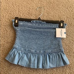 Fitted crop top with frilly top and bottom